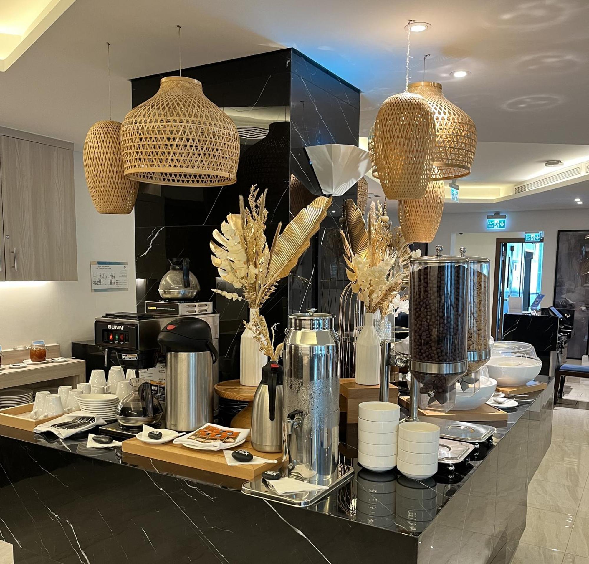 C - Hotel And Suites Doha Eksteriør billede